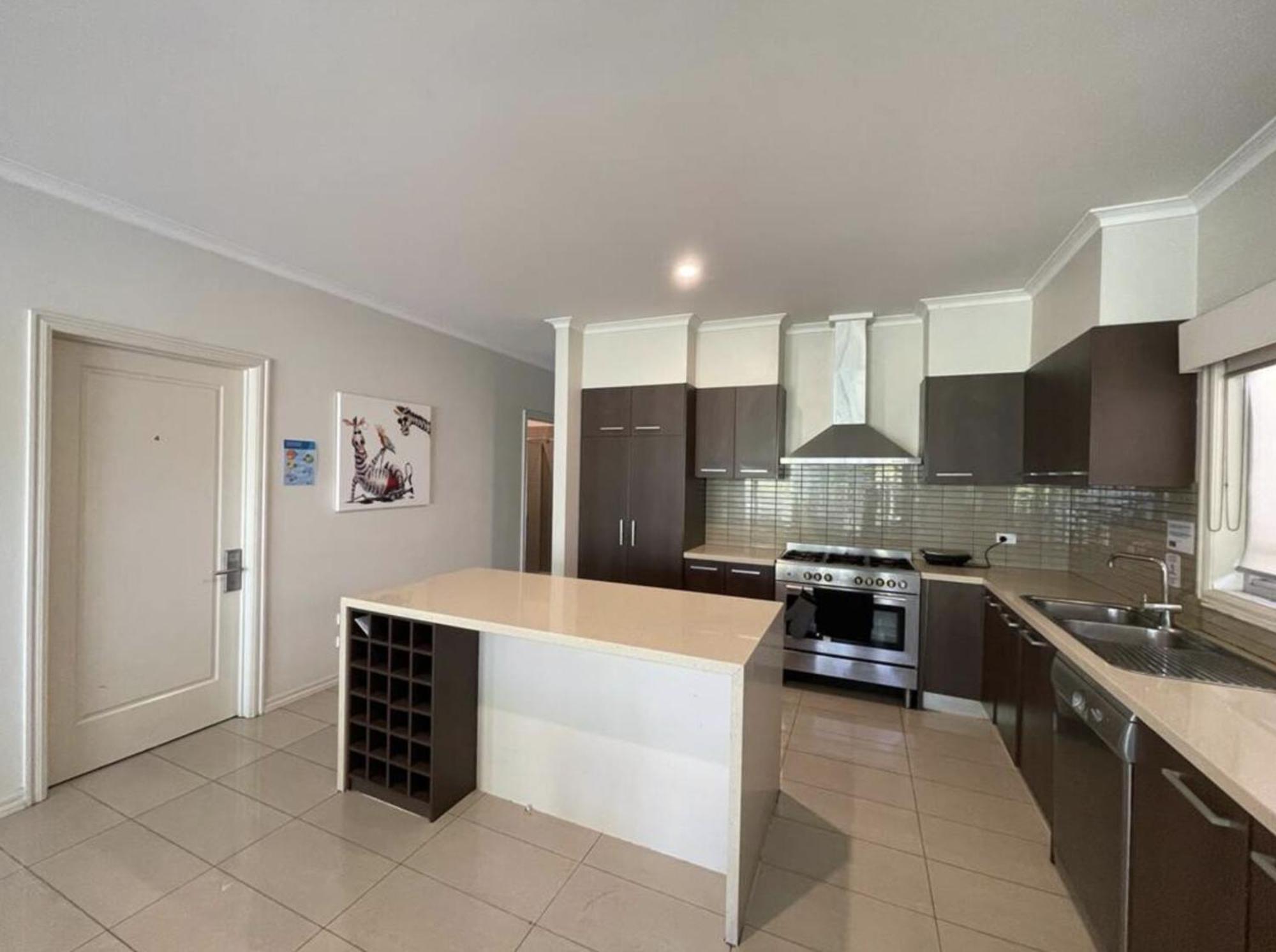 228g - Large Premium In Shared Space In Brunswick!