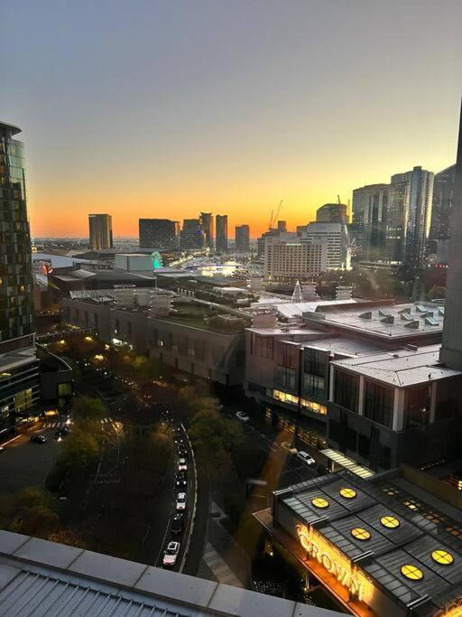 Apartment Luxury 2b2b 2 Tandem Carparks Prima Pearl Southbank Next To Casino & City *