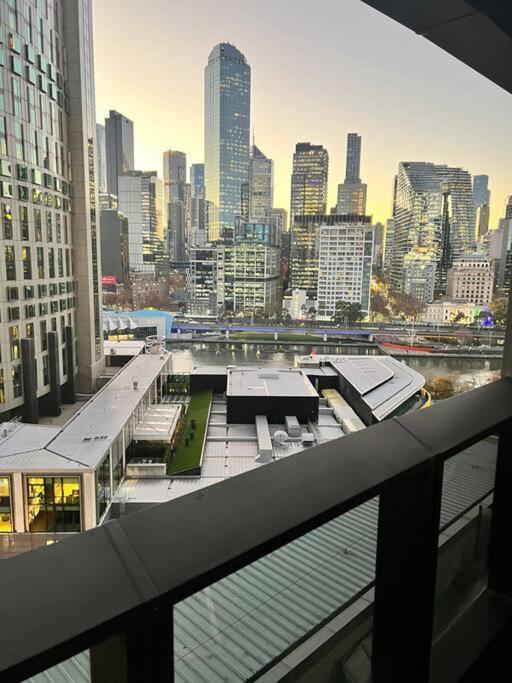 Luxury 2b2b 2 Tandem Carparks Prima Pearl Southbank Next To Casino & City Apartment *