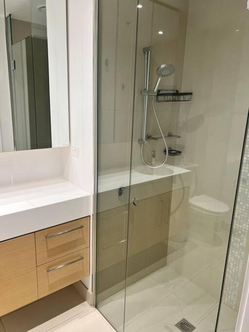 Apartment Luxury 2b2b 2 Tandem Carparks Prima Pearl Southbank Next To Casino & City