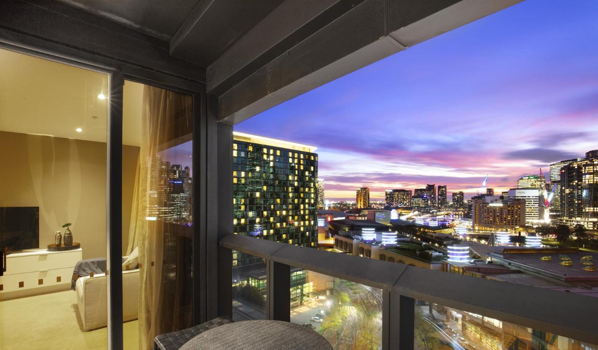 Luxury 2b2b 2 Tandem Carparks Prima Pearl Southbank Next To Casino & City Apartment *