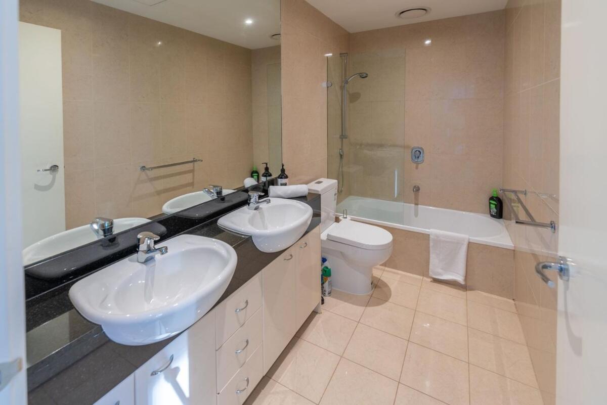 Perfect 4 Bedroom Penthouse Close To Casino Apartment *