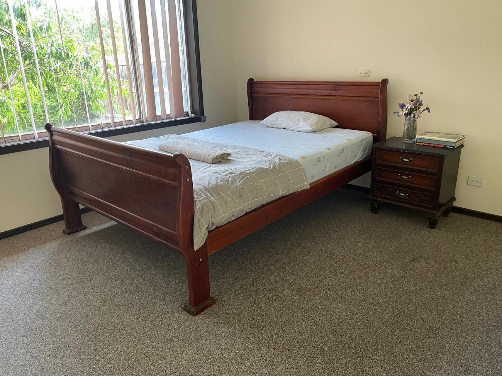 A 别墅大床间毗邻公园和公交车站 Guest house *