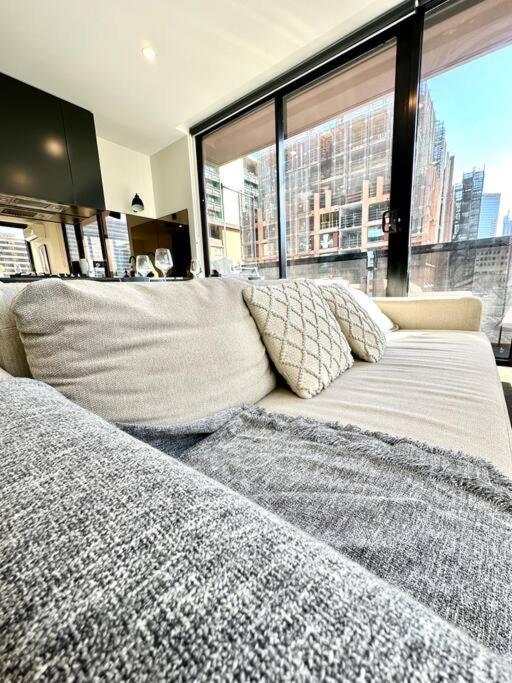 Chinatown 2br Sanctuary Apartment *