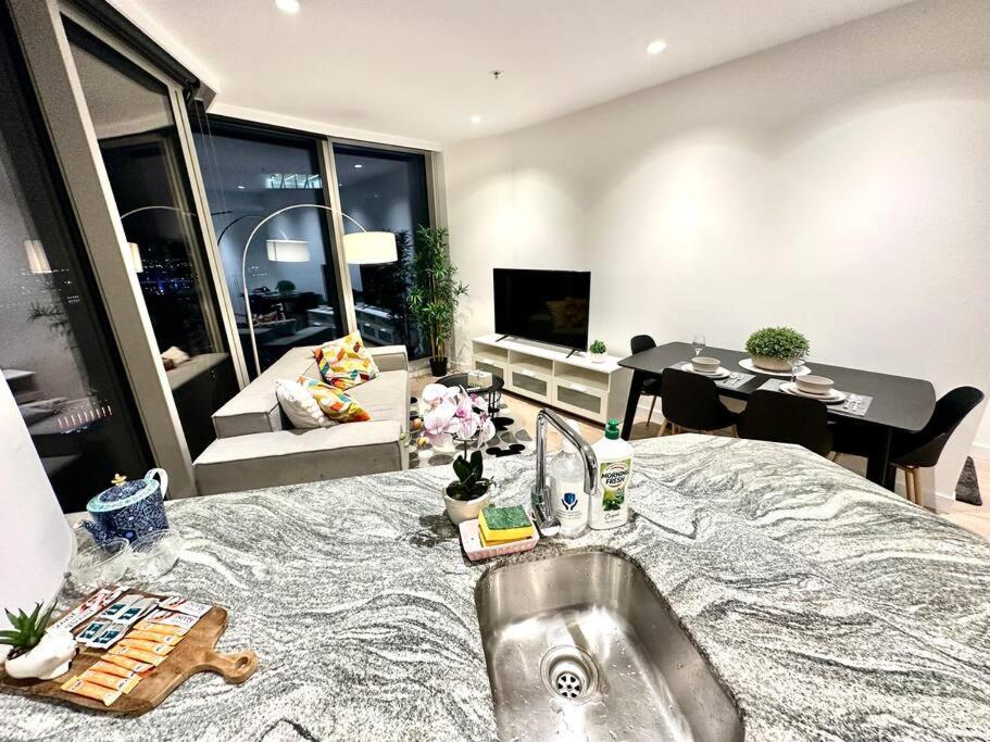 Prime Seaview Cbd 2br Free Parking Apartment