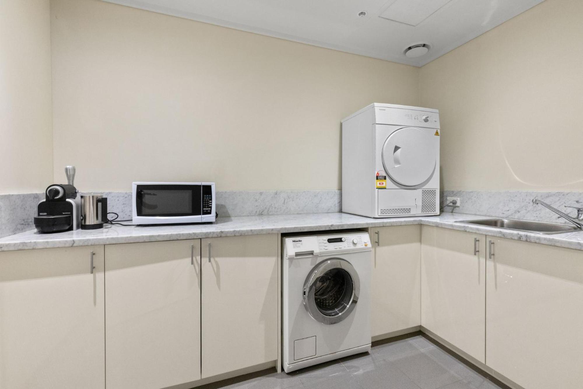 Apartment 2-bed Inner-city Pad With Gym & Sauna