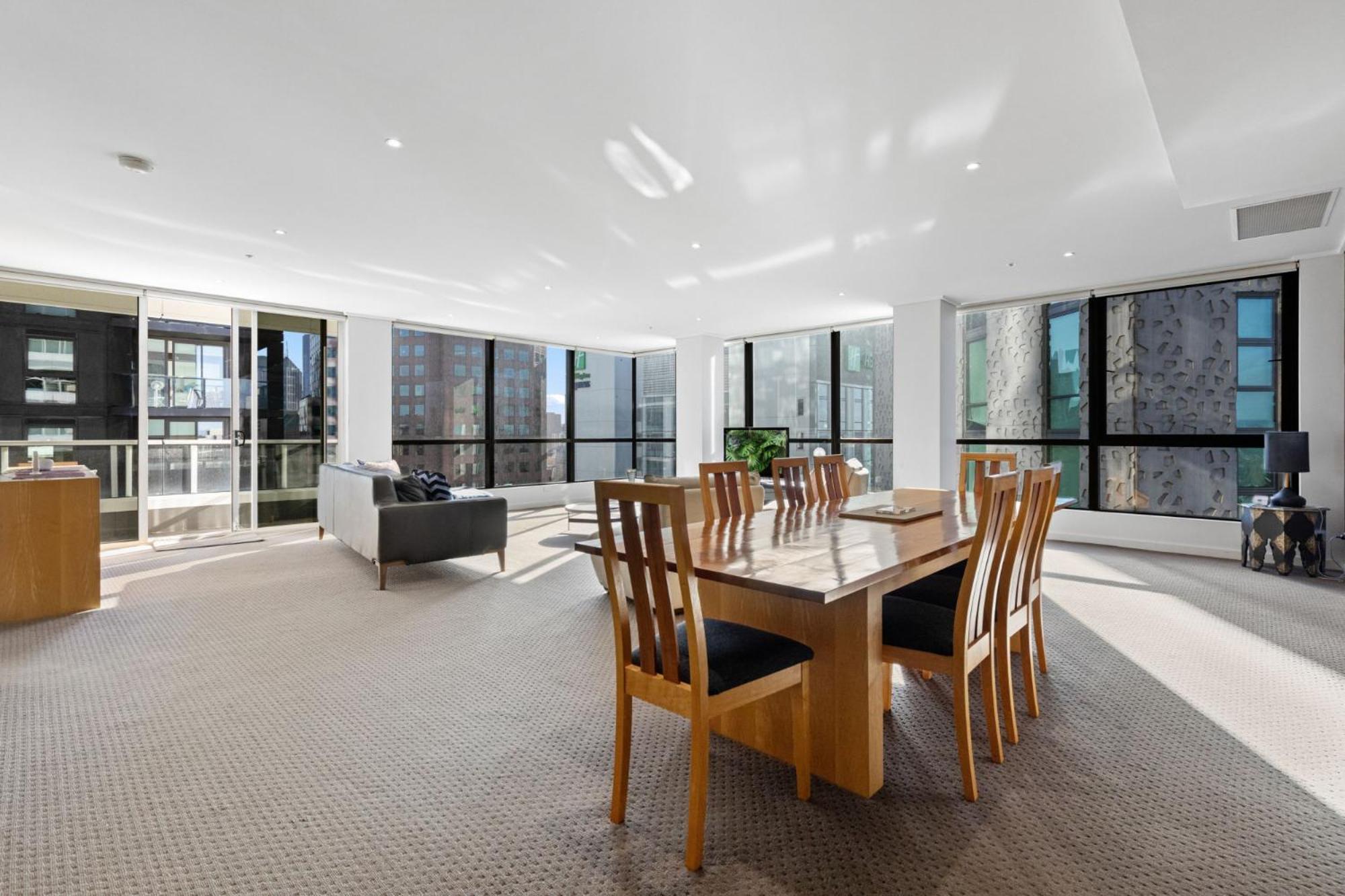 Apartment 2-bed Inner-city Pad With Gym & Sauna Melbourne