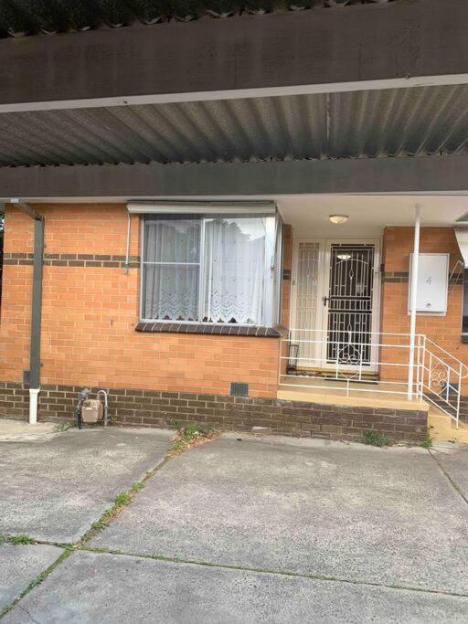 Glenroy Near Airport, City&shop *