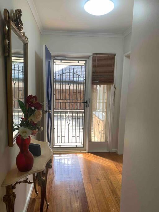 Glenroy Near Airport, City&shop *