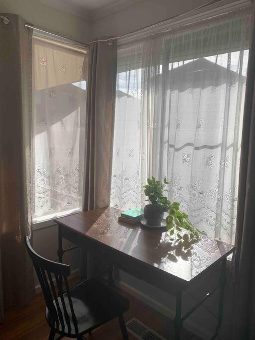 Glenroy Near Airport, City&shop Apartment