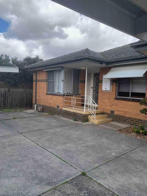 Glenroy Near Airport, City&shop *