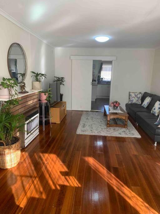 Glenroy Near Airport, City&shop Melbourne