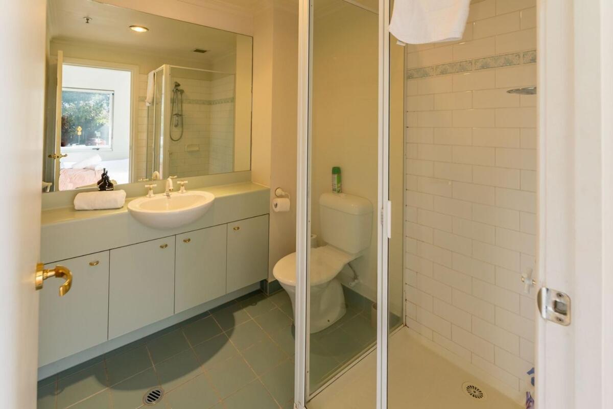 Large Bright 4 Bdrm Southbank Melbourne
