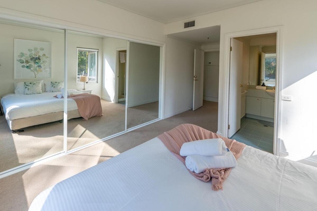 Large Bright 4 Bdrm Southbank Melbourne