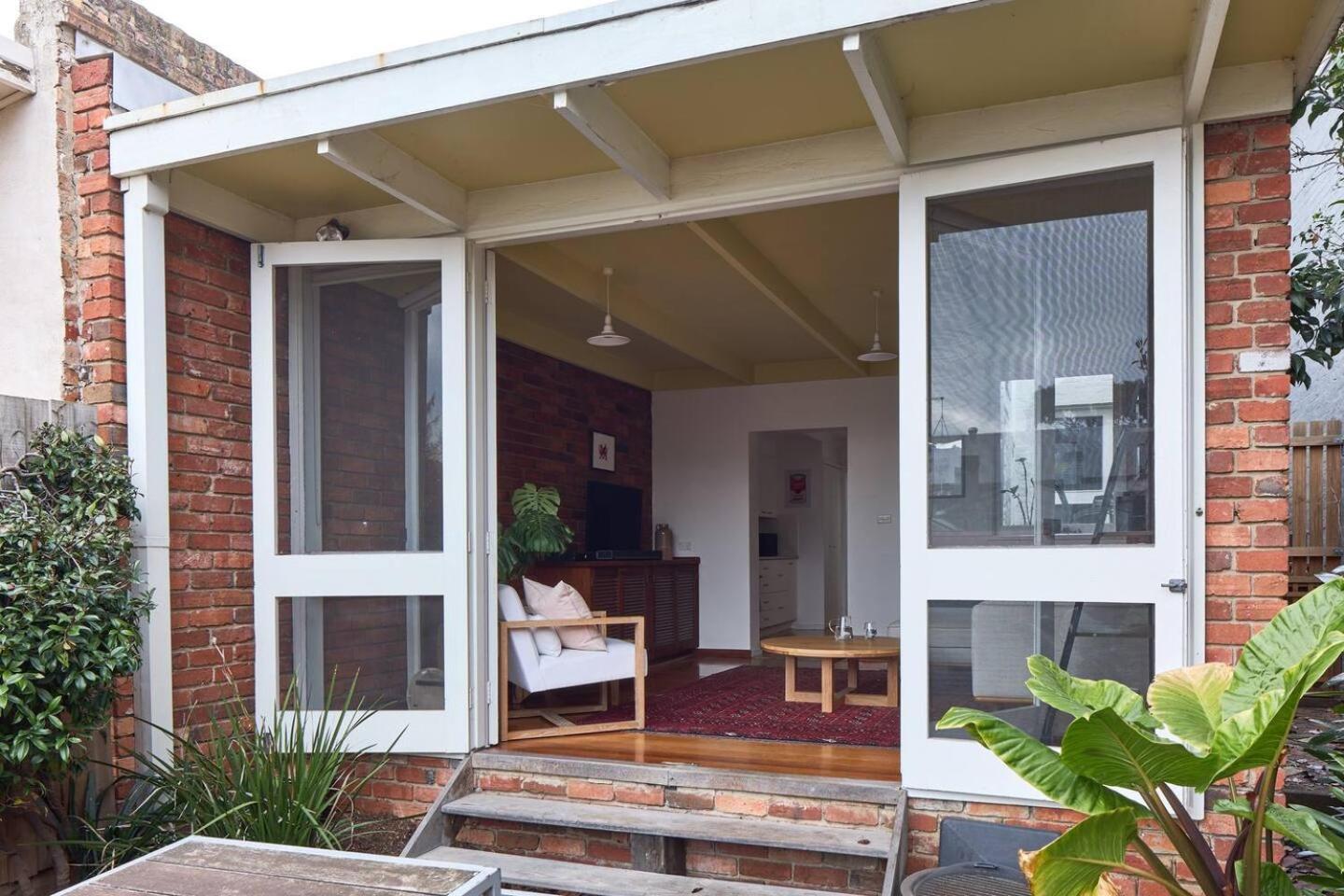 King William Terrace - Classic Fitzroy Style *