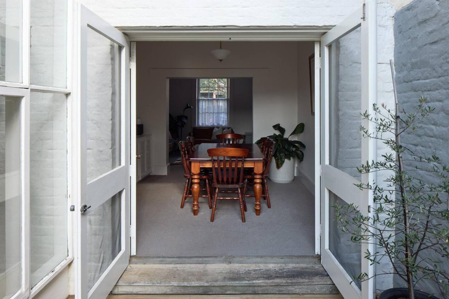 King William Terrace - Classic Fitzroy Style Holiday home *