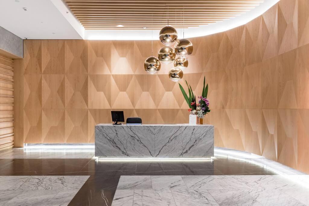 Elegant And Well-appointed Near Attractions In The Cbd