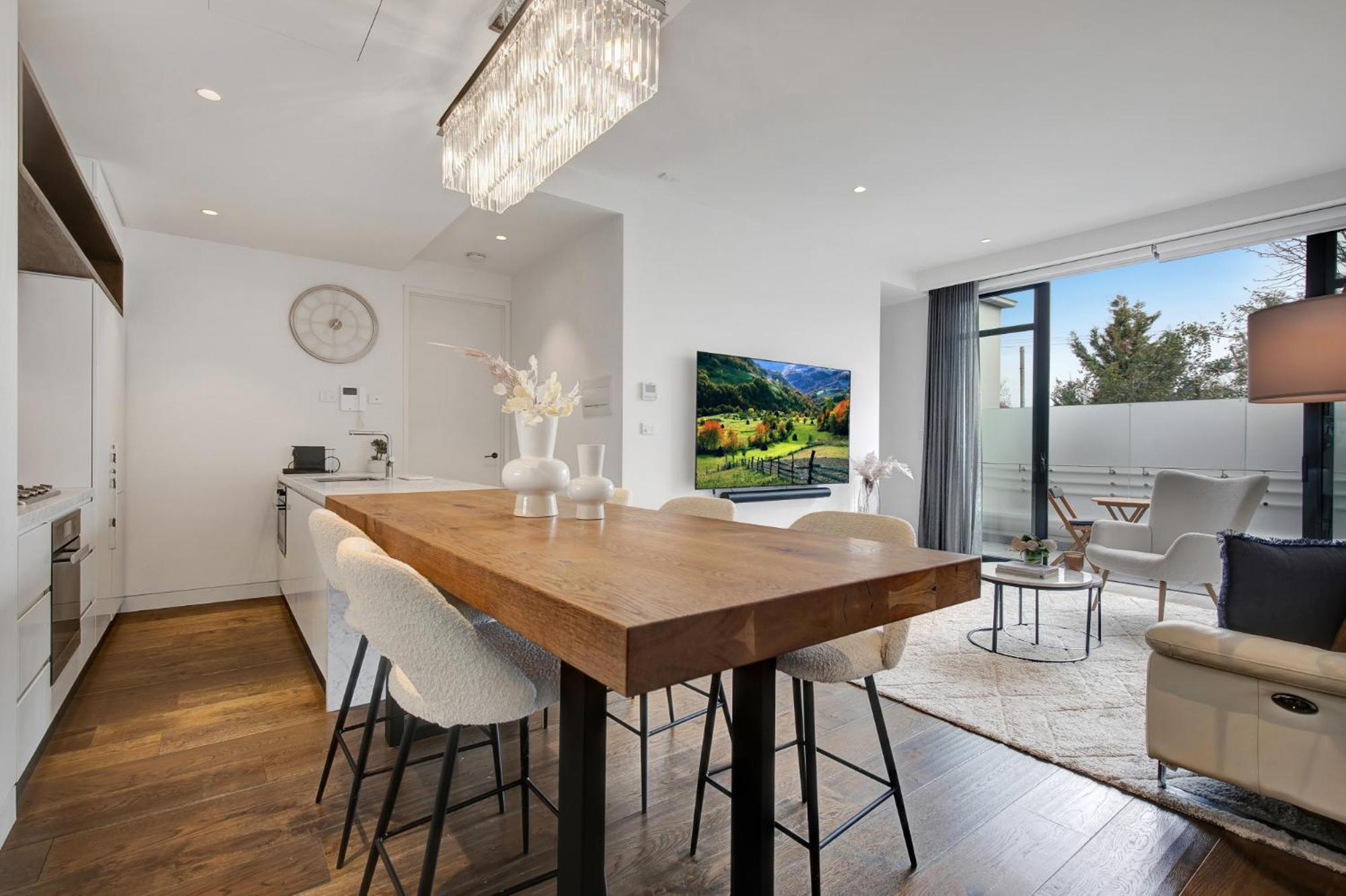 Deluxe 2-bed Toorak With Alfresco Dining Apartment *