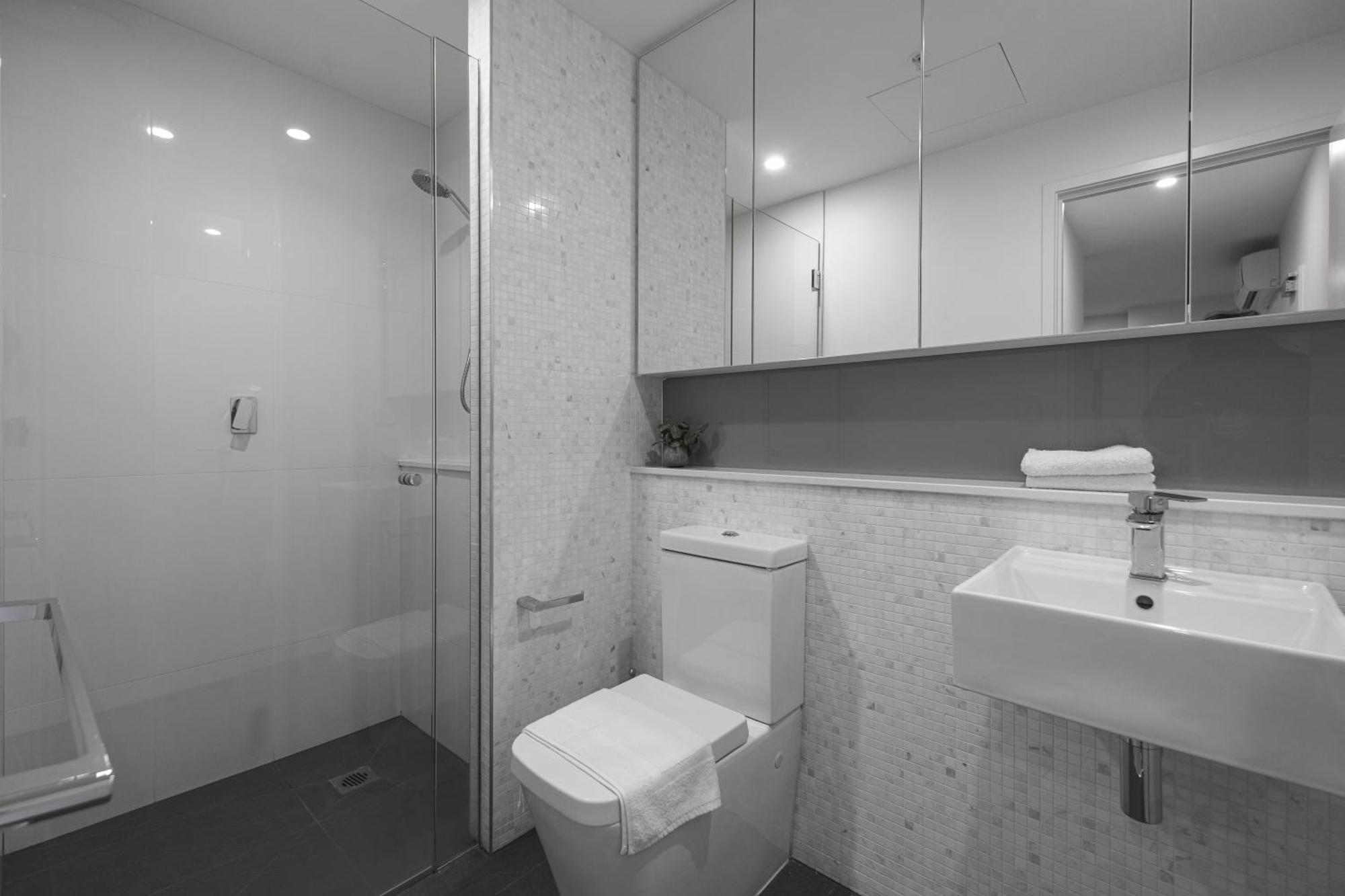 Exquisite And Warm 1br Nest In Footscray Pool Gym Apartment Melbourne