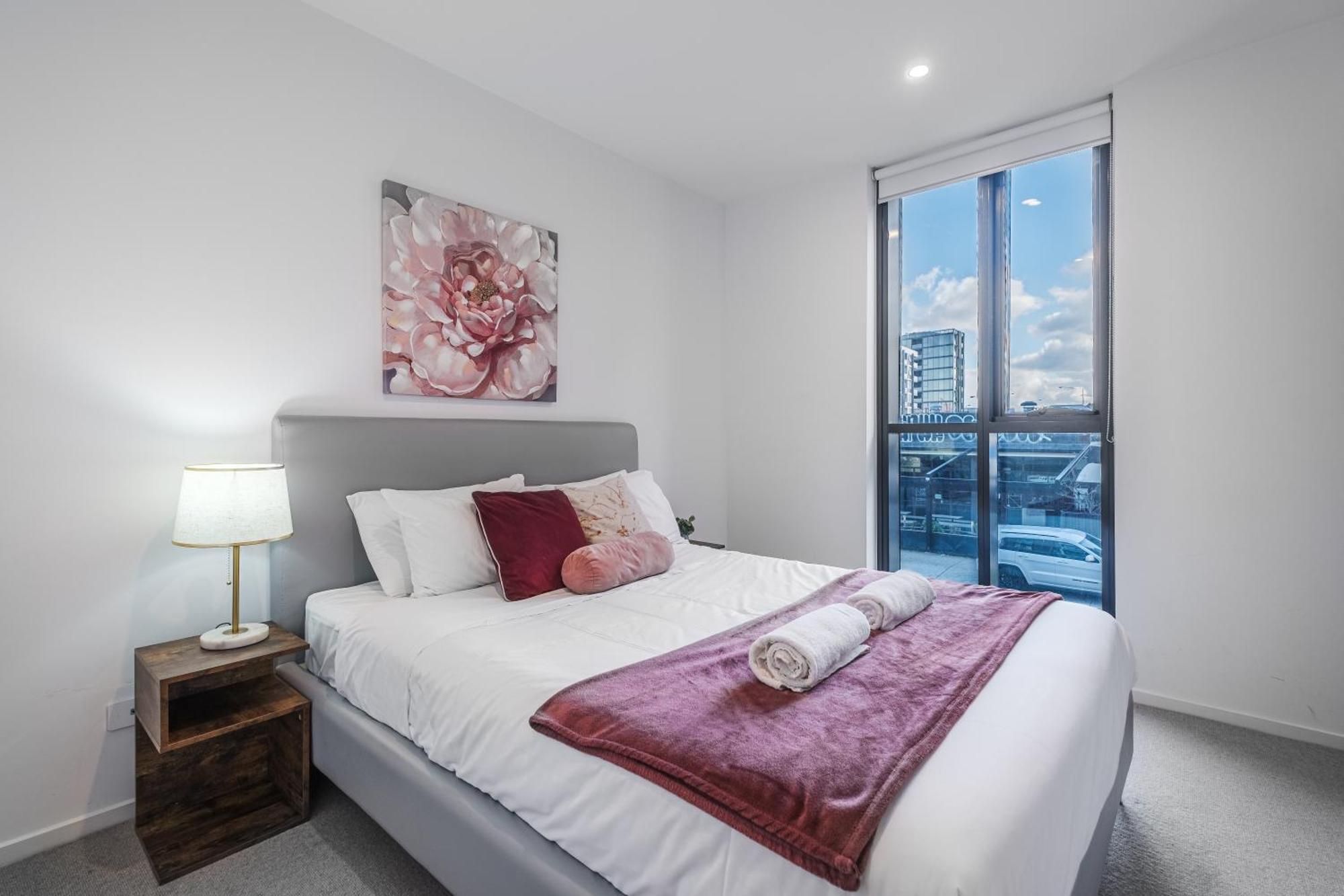 Exquisite And Warm 1br Nest In Footscray Pool Gym Melbourne