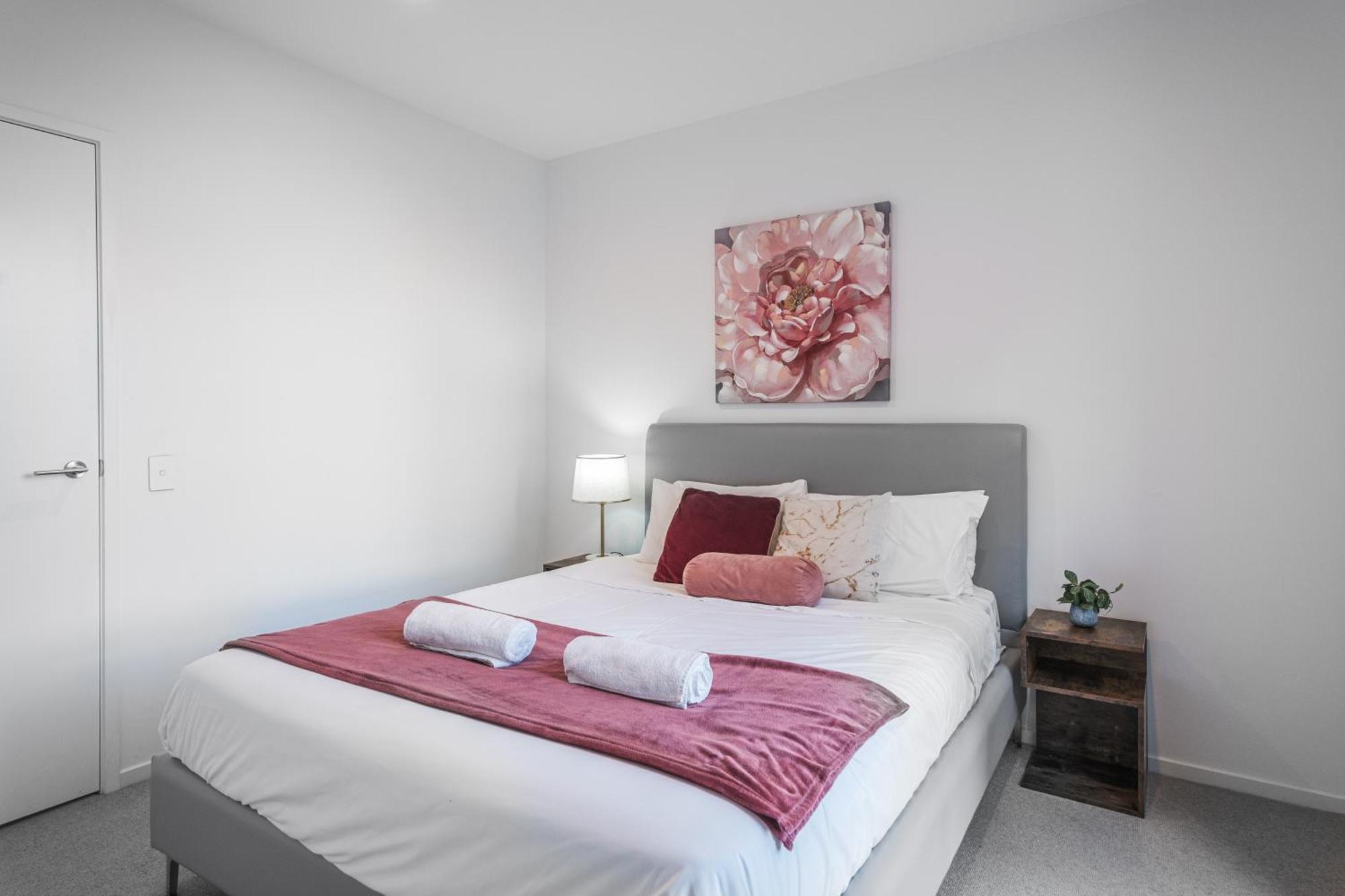 Exquisite And Warm 1br Nest In Footscray Pool Gym Melbourne