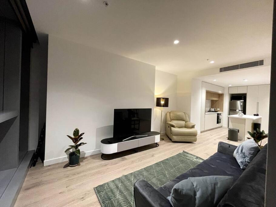 Brand New 1br Apt With Unbeatable Location *