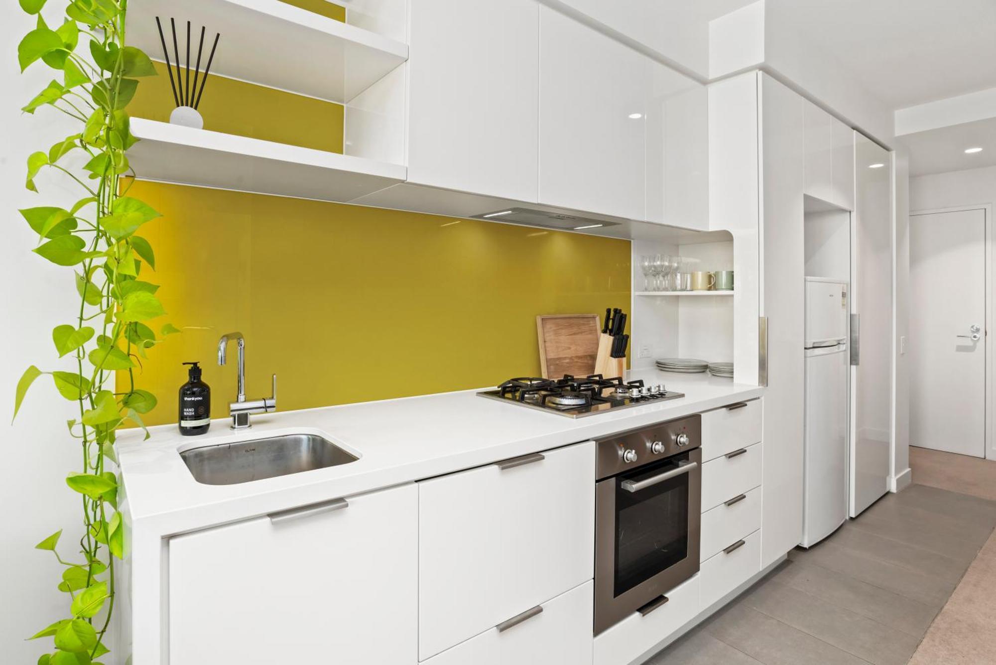Modern 1 Bed Melb Apt W/ Balcony, Coffee And Views * Melbourne