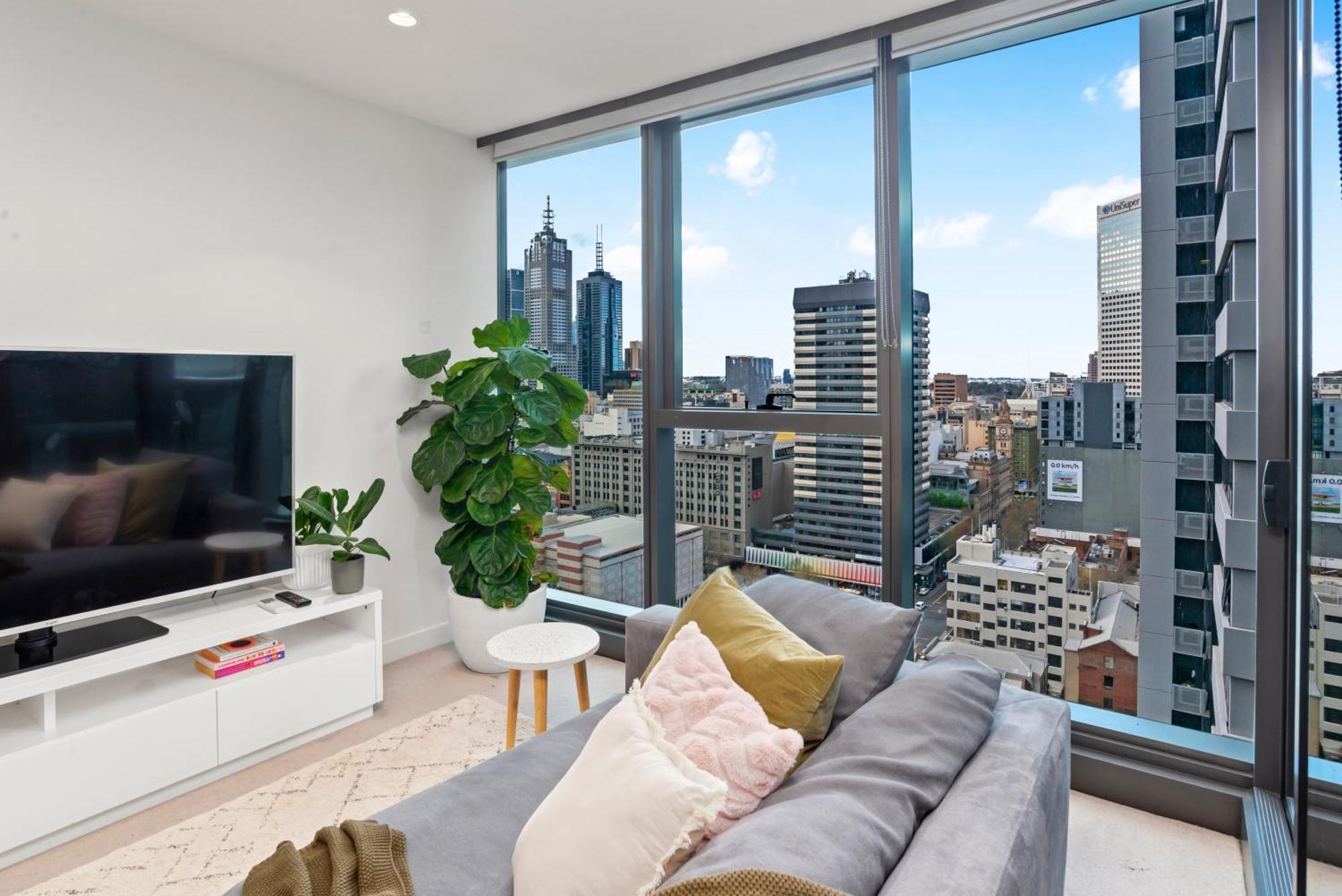 Modern 1 Bed Melb Apt W/ Balcony, Coffee And Views