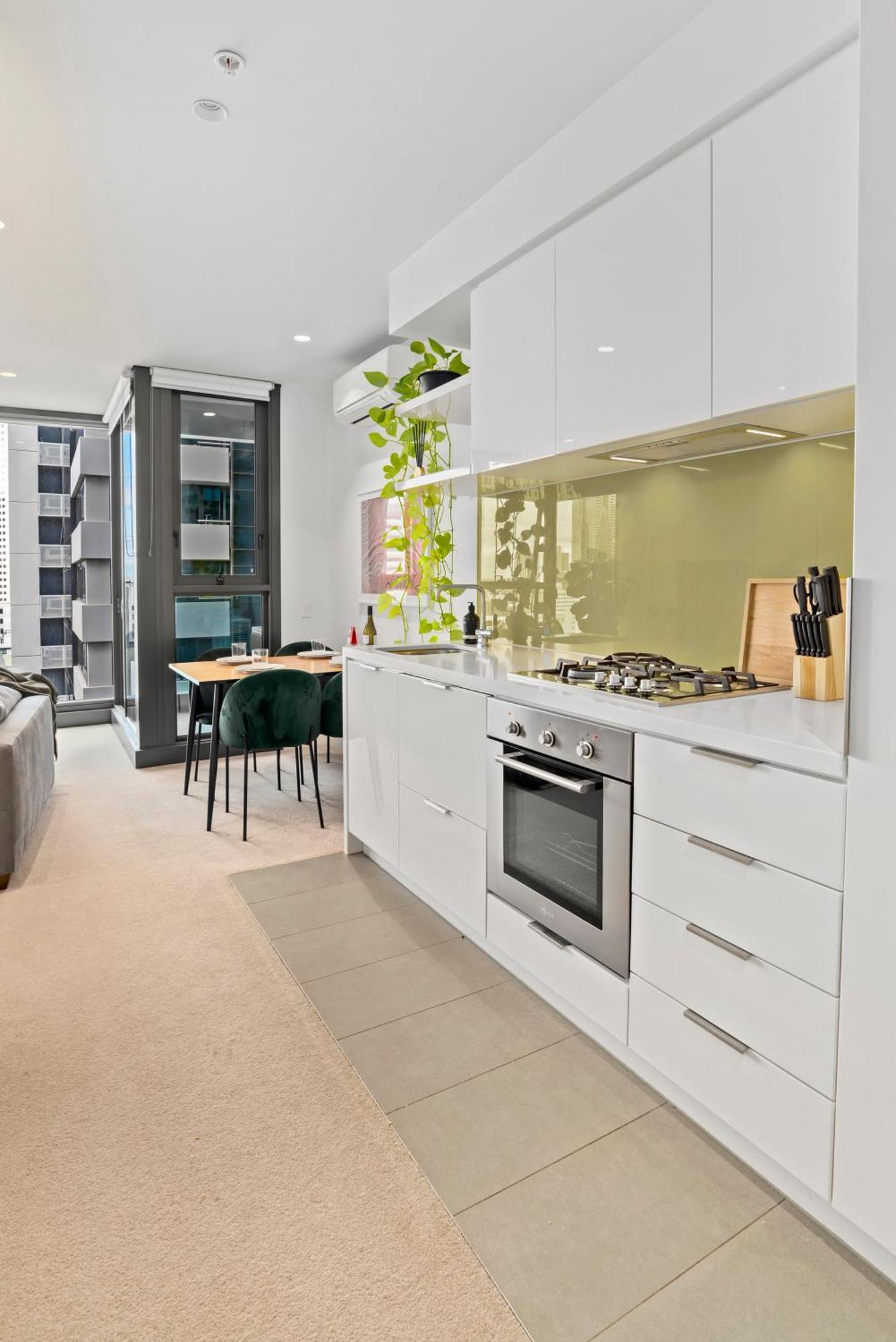 Modern 1 Bed Melb Apt W/ Balcony, Coffee And Views Apartment