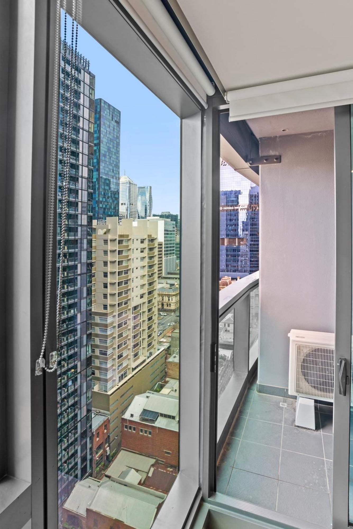 Modern 1 Bed Melb Apt W/ Balcony, Coffee And Views * Melbourne