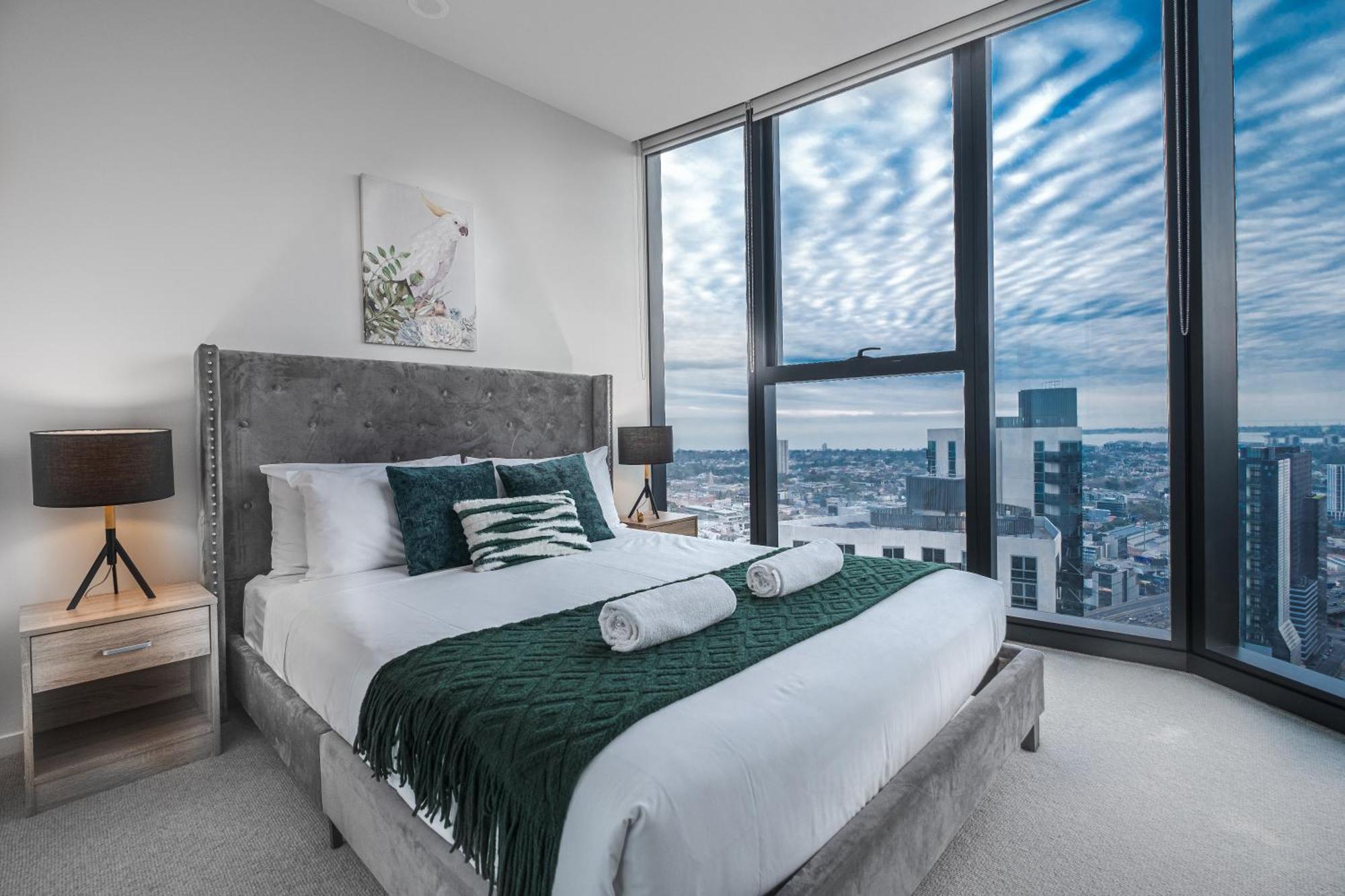 High Rise View 2br Southbank
