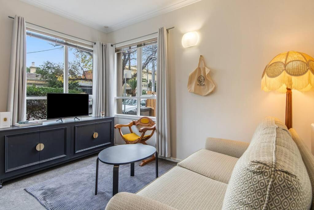Retreat On George * Melbourne