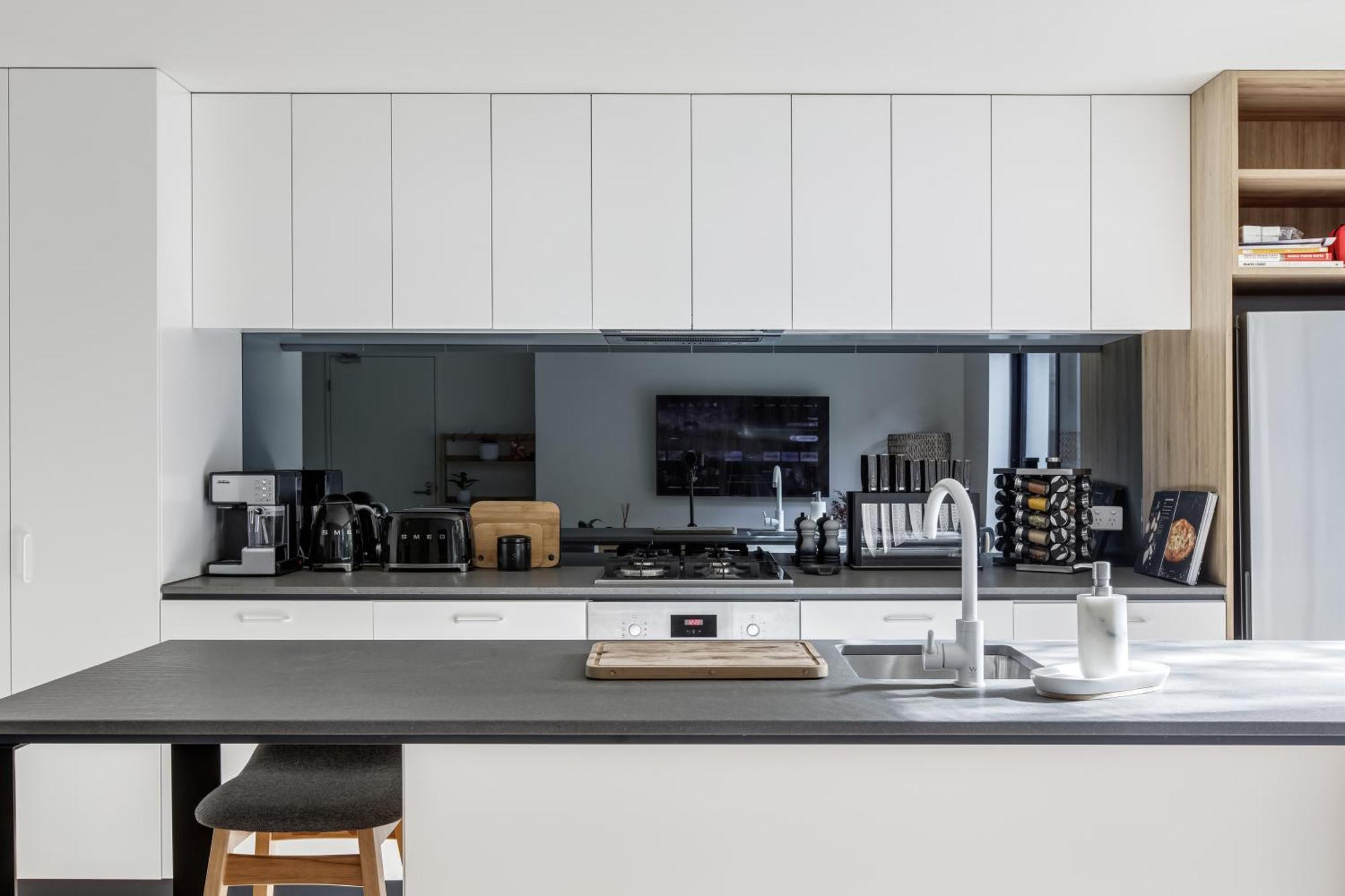 Large Prahran Retreat Apartment *