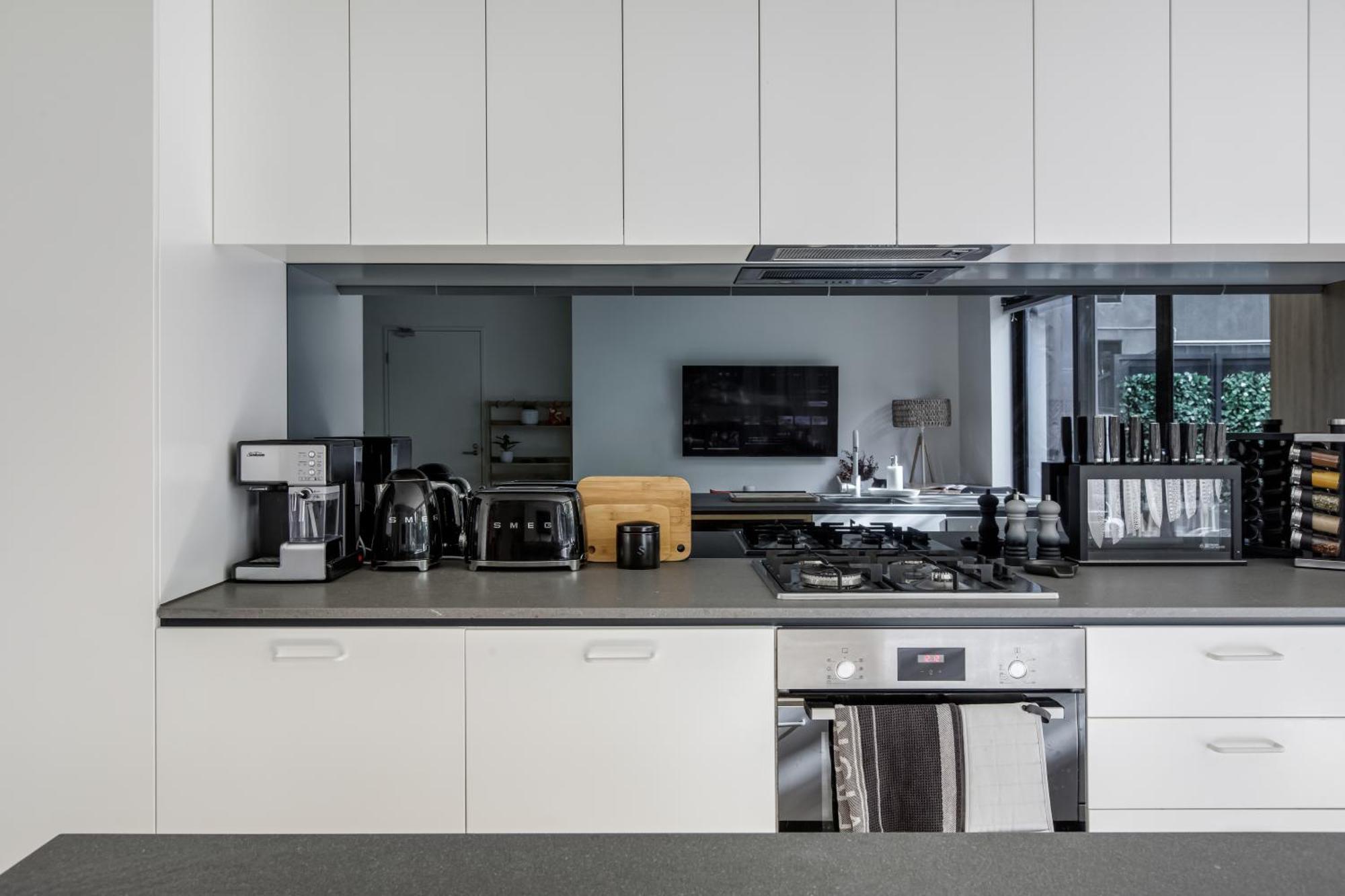 Large Prahran Retreat * Melbourne