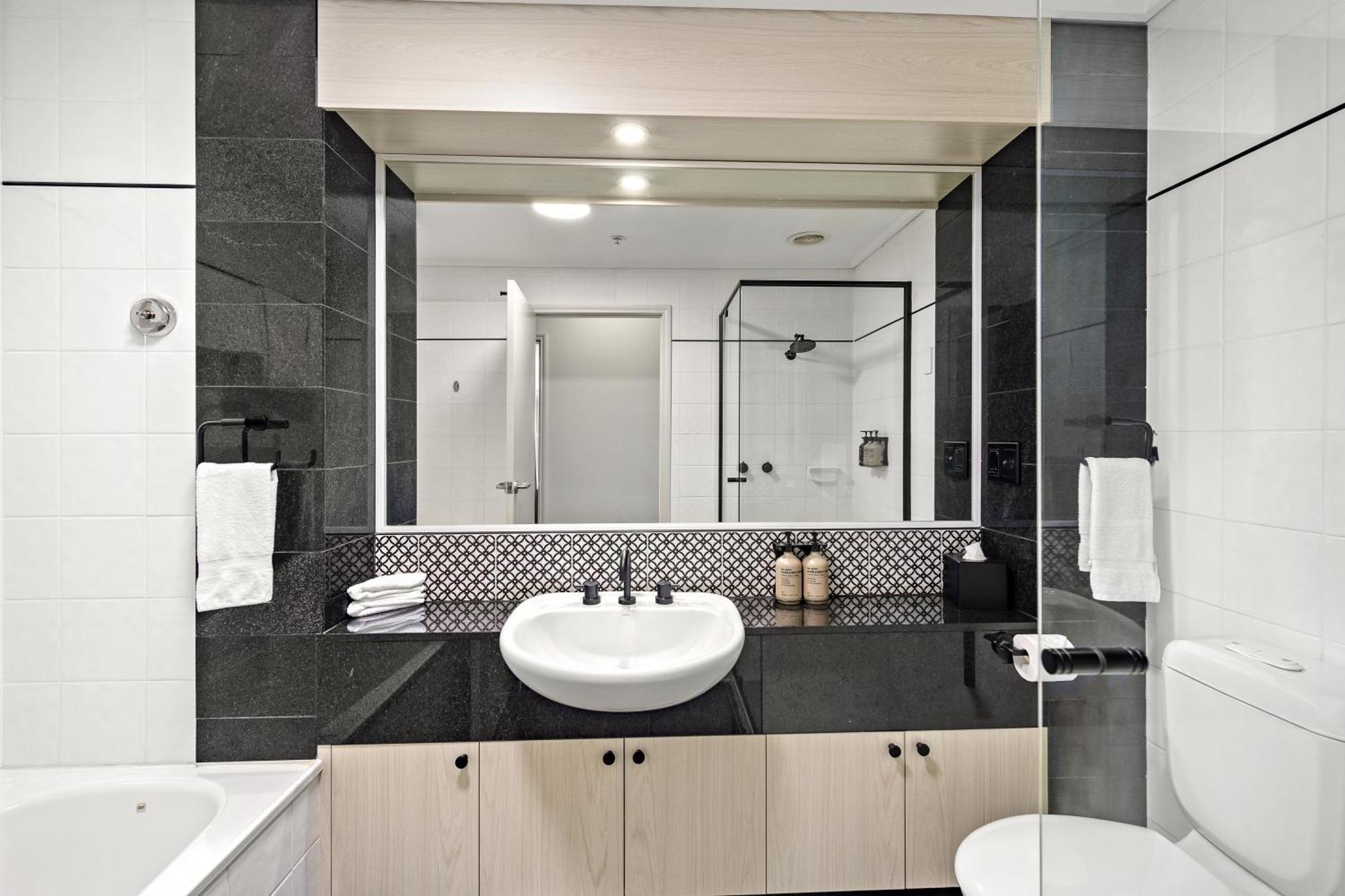Melbourne City Suites Apartment *