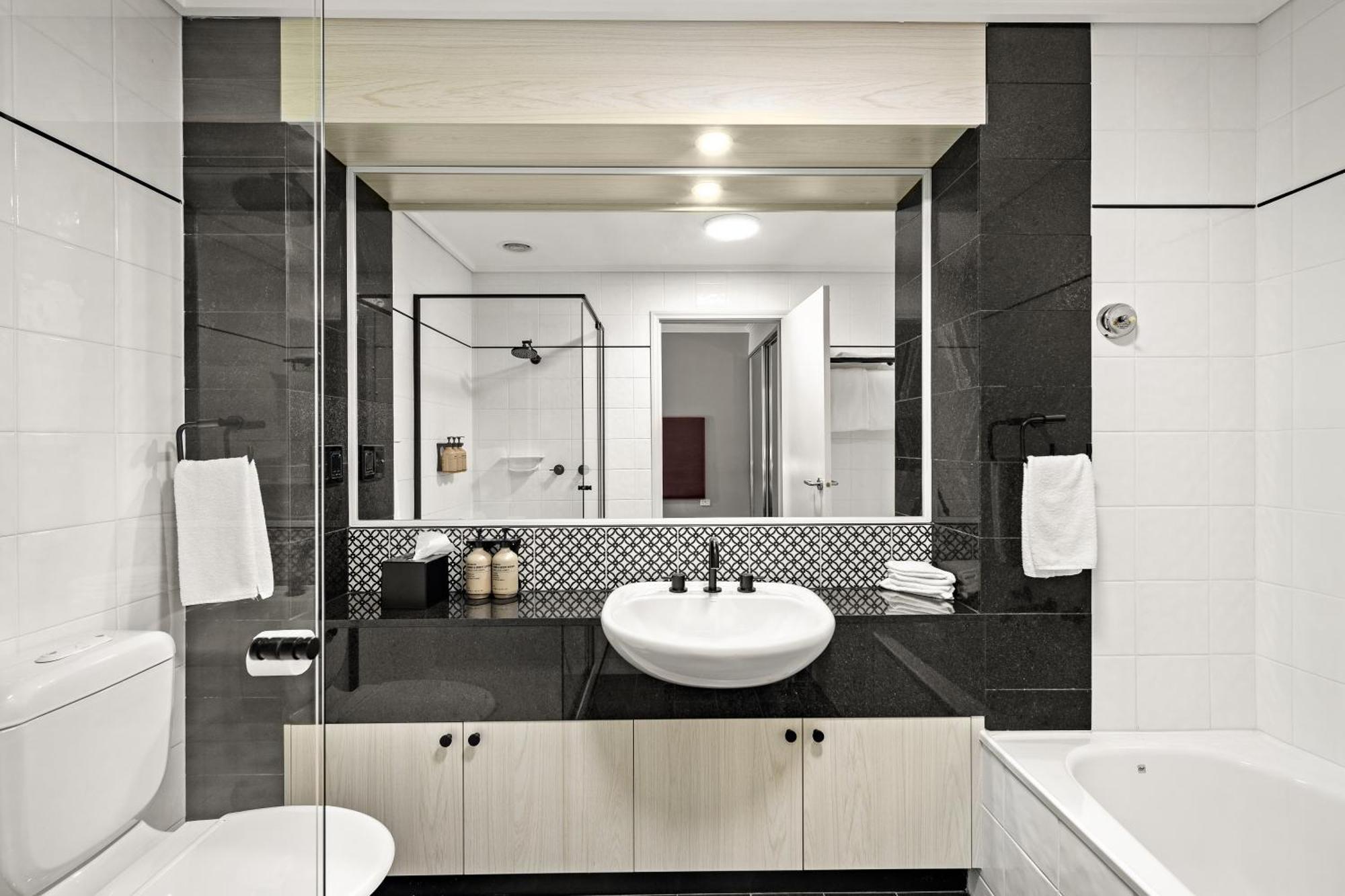Melbourne City Suites Apartment