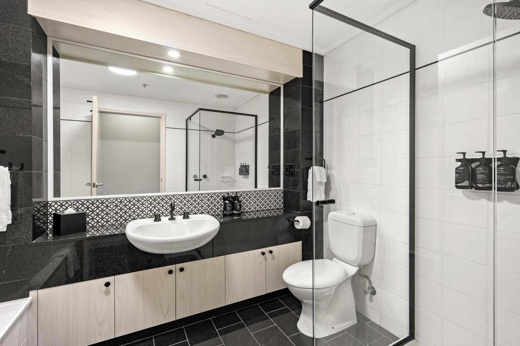 Melbourne City Suites Apartment
