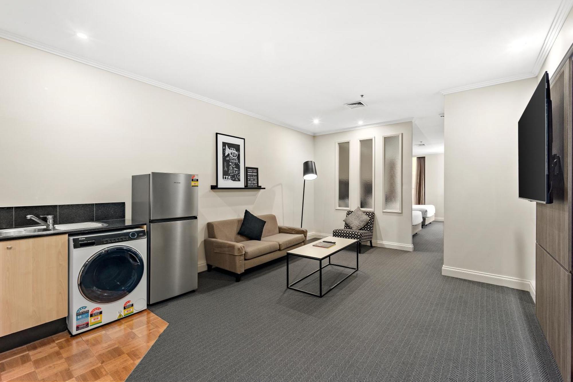 Melbourne City Suites *