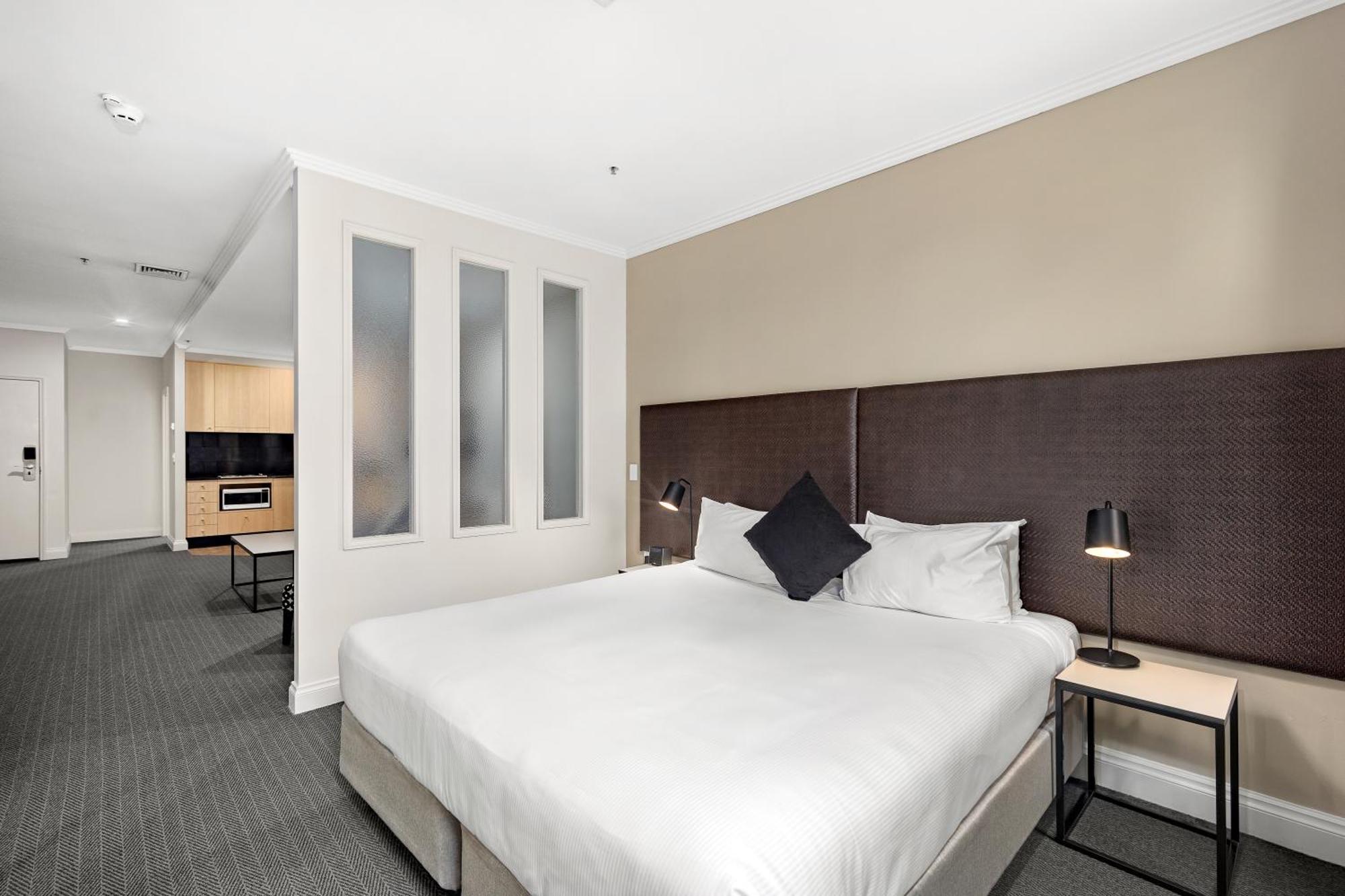 Melbourne City Suites *