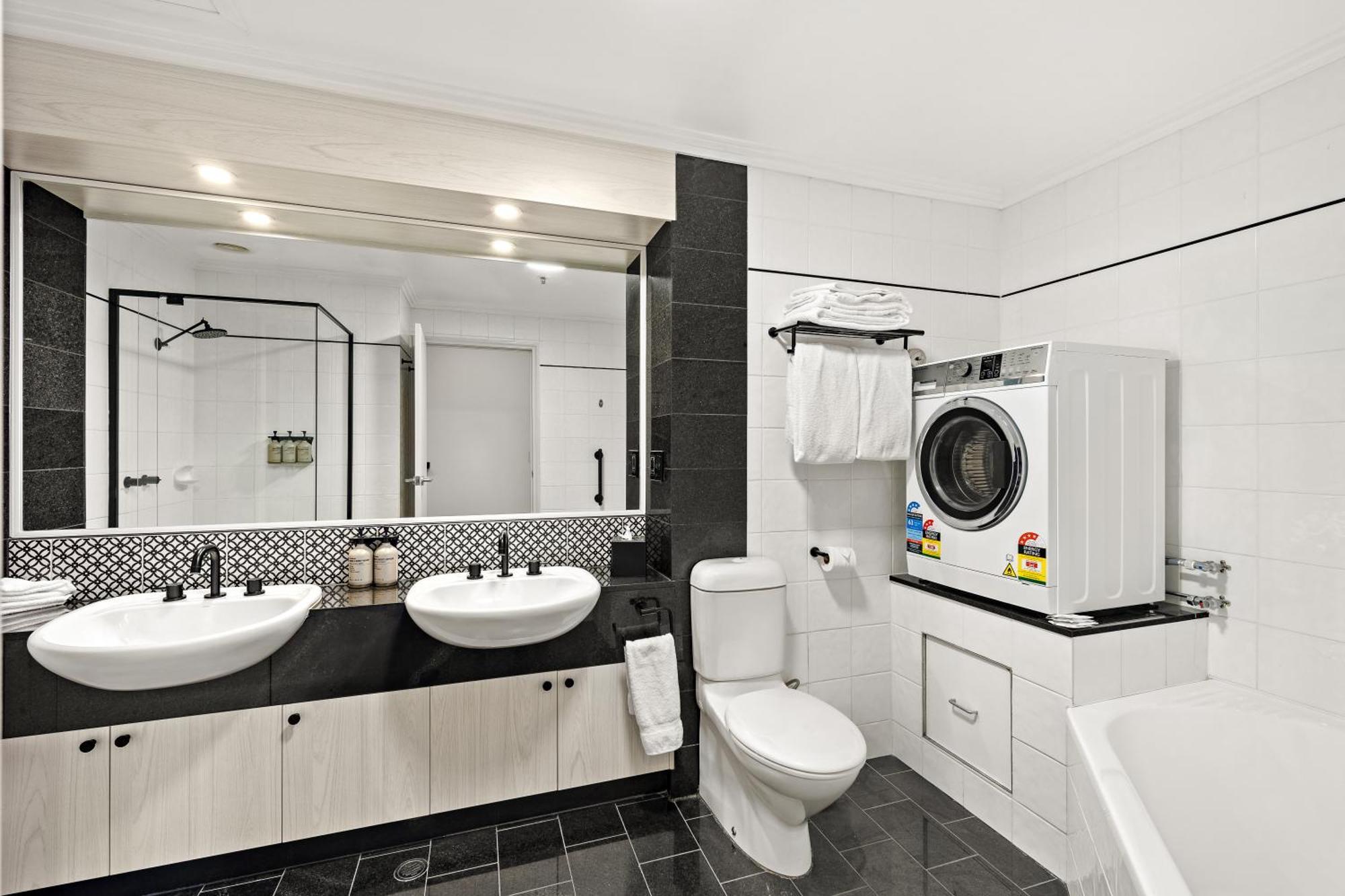 Melbourne City Suites Apartment