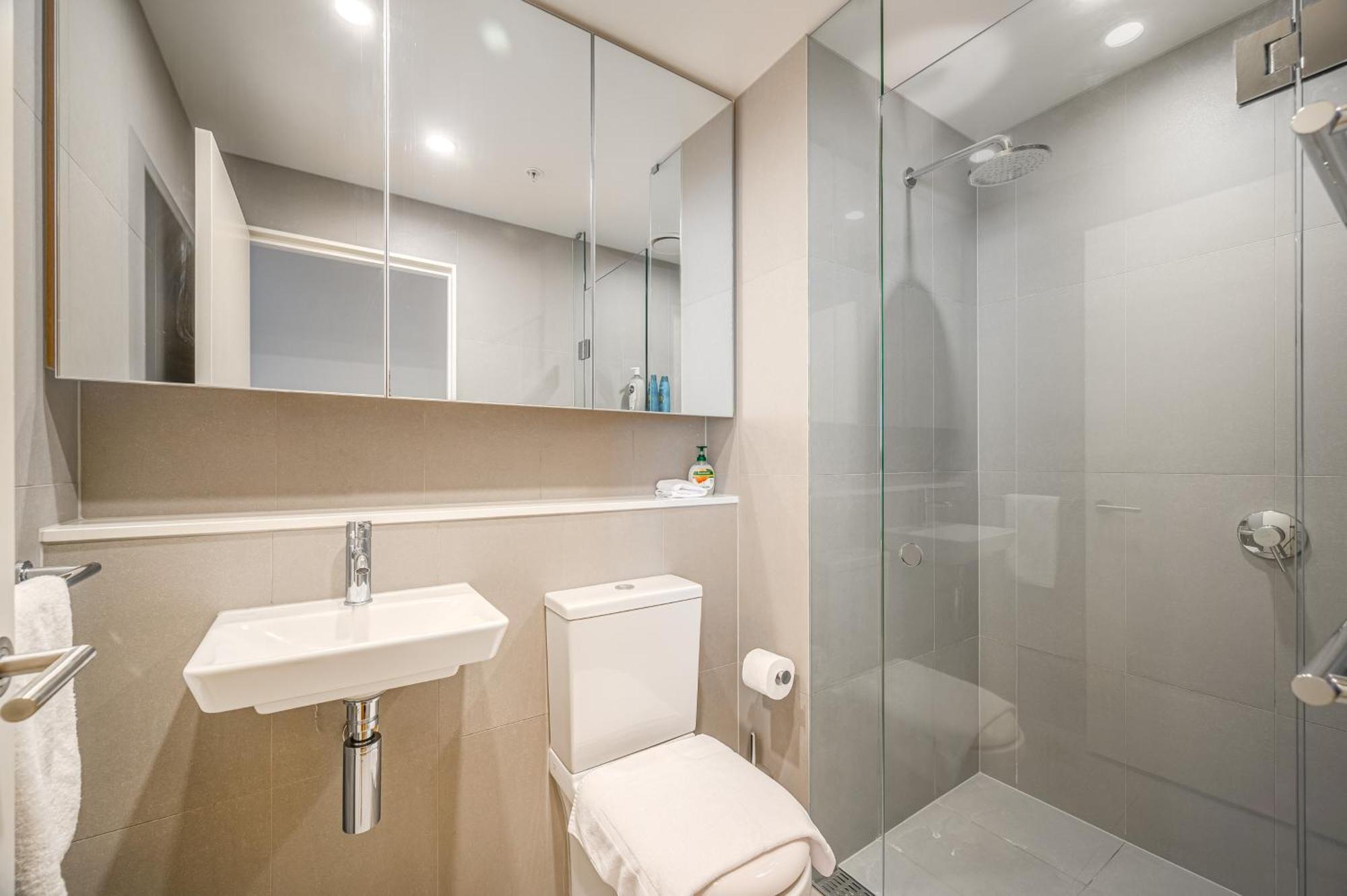 Apartment Elevated Lifestyle In Melb Landmark- Spacious 2b2b *