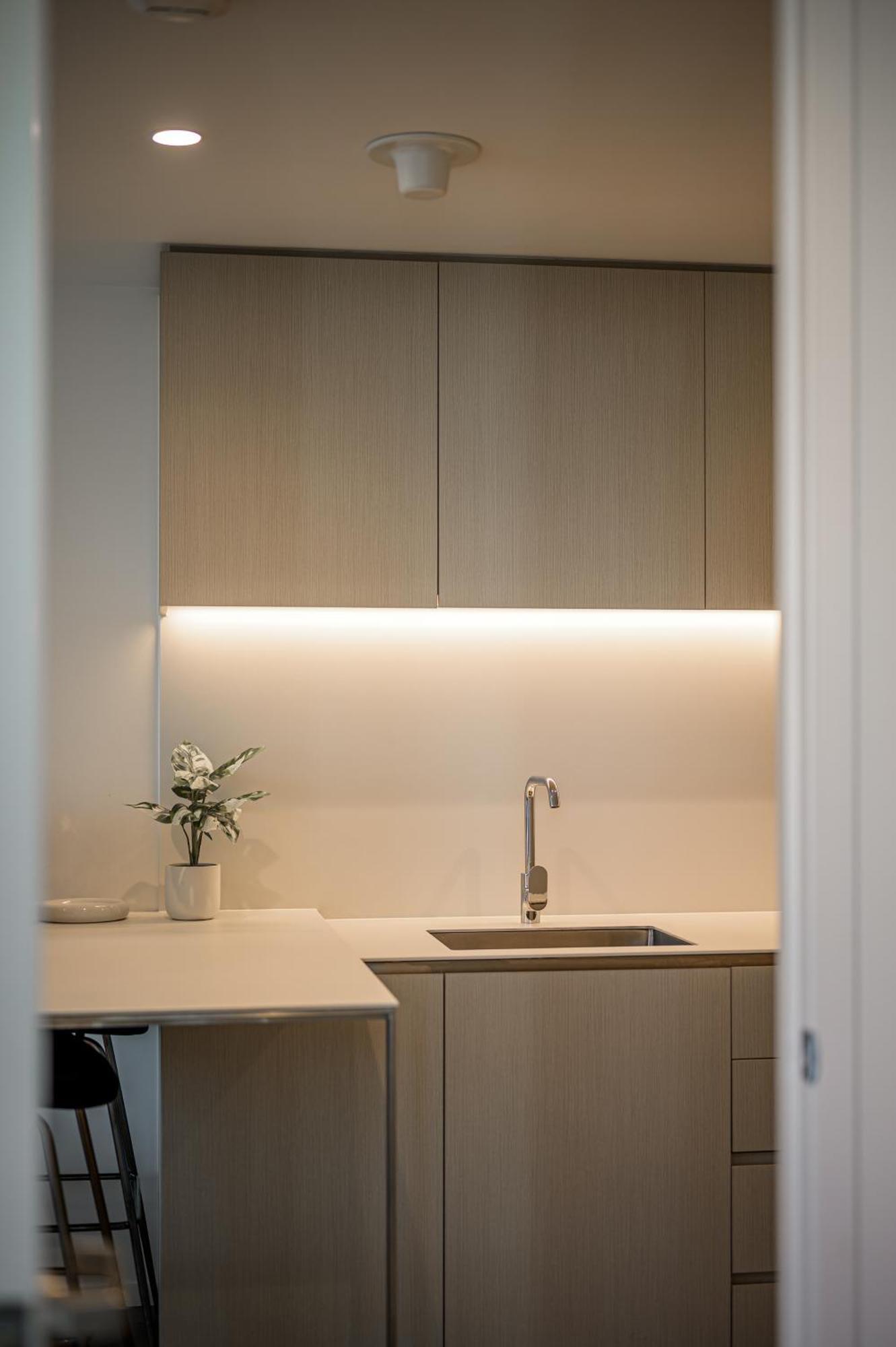 Elevated Lifestyle In Melb Landmark- Spacious 2b2b Apartment Melbourne