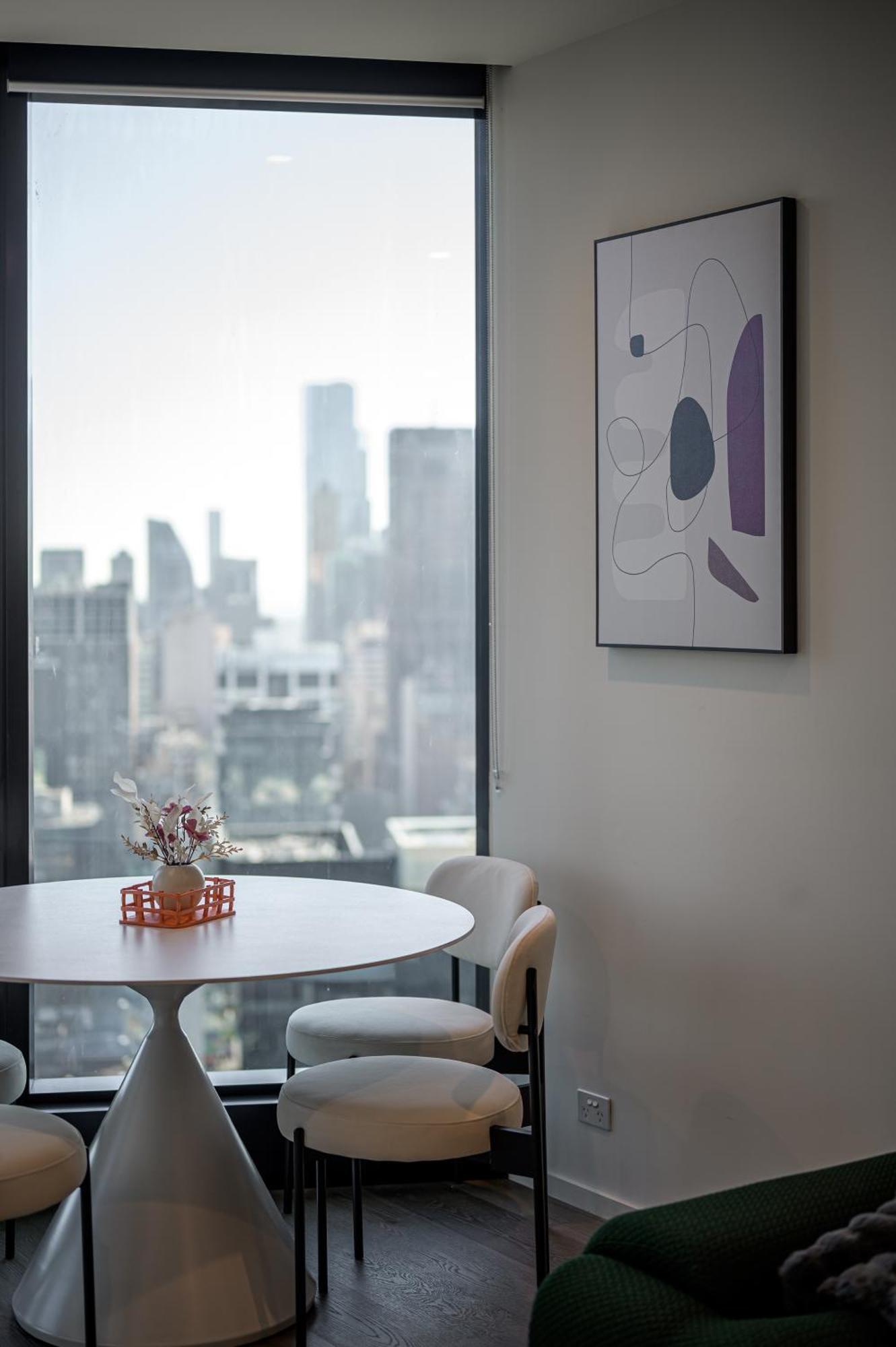 Elevated Lifestyle In Melb Landmark- Spacious 2b2b Melbourne