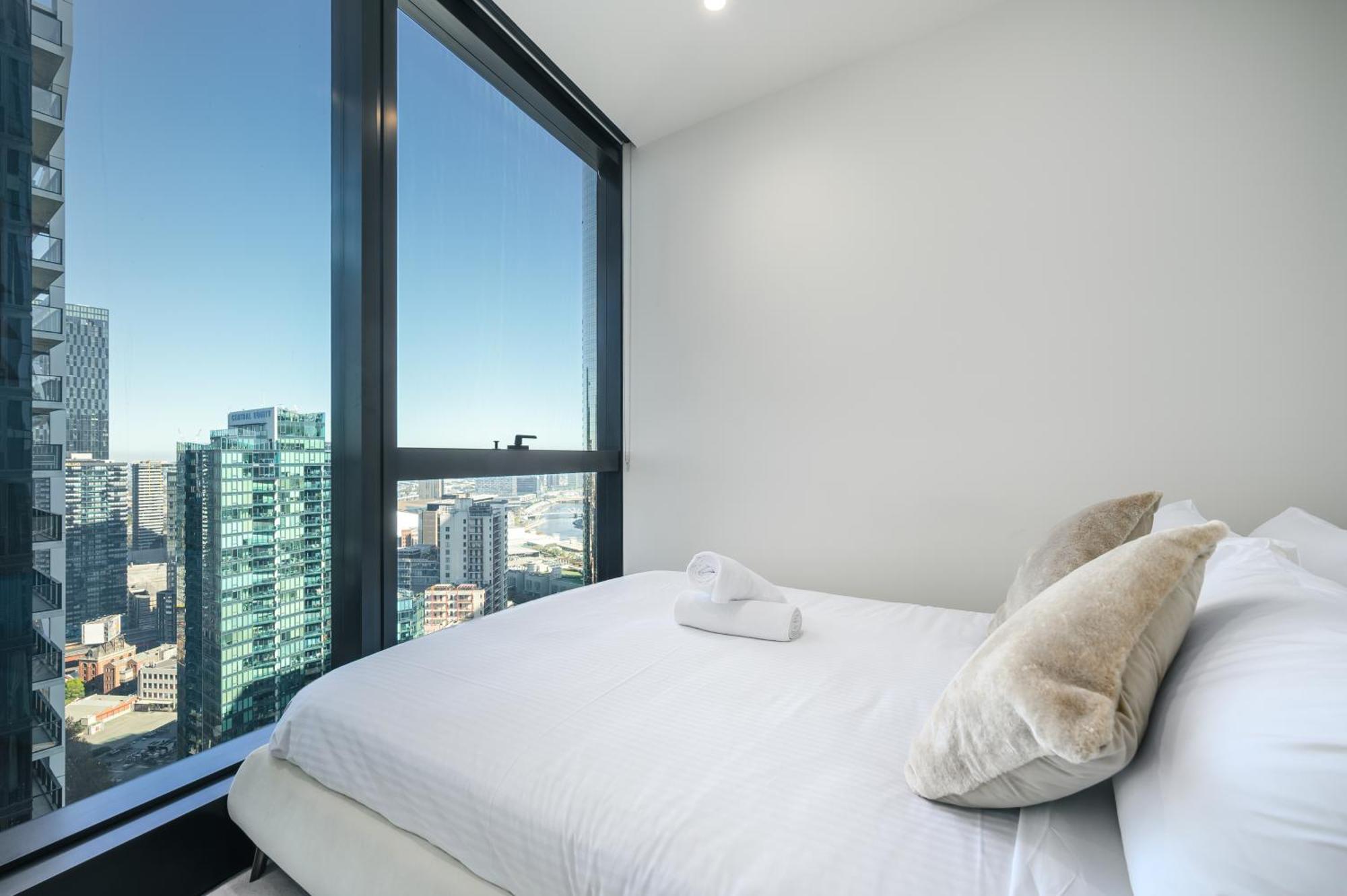 Elevated Lifestyle In Melb Landmark- Spacious 2b2b Melbourne