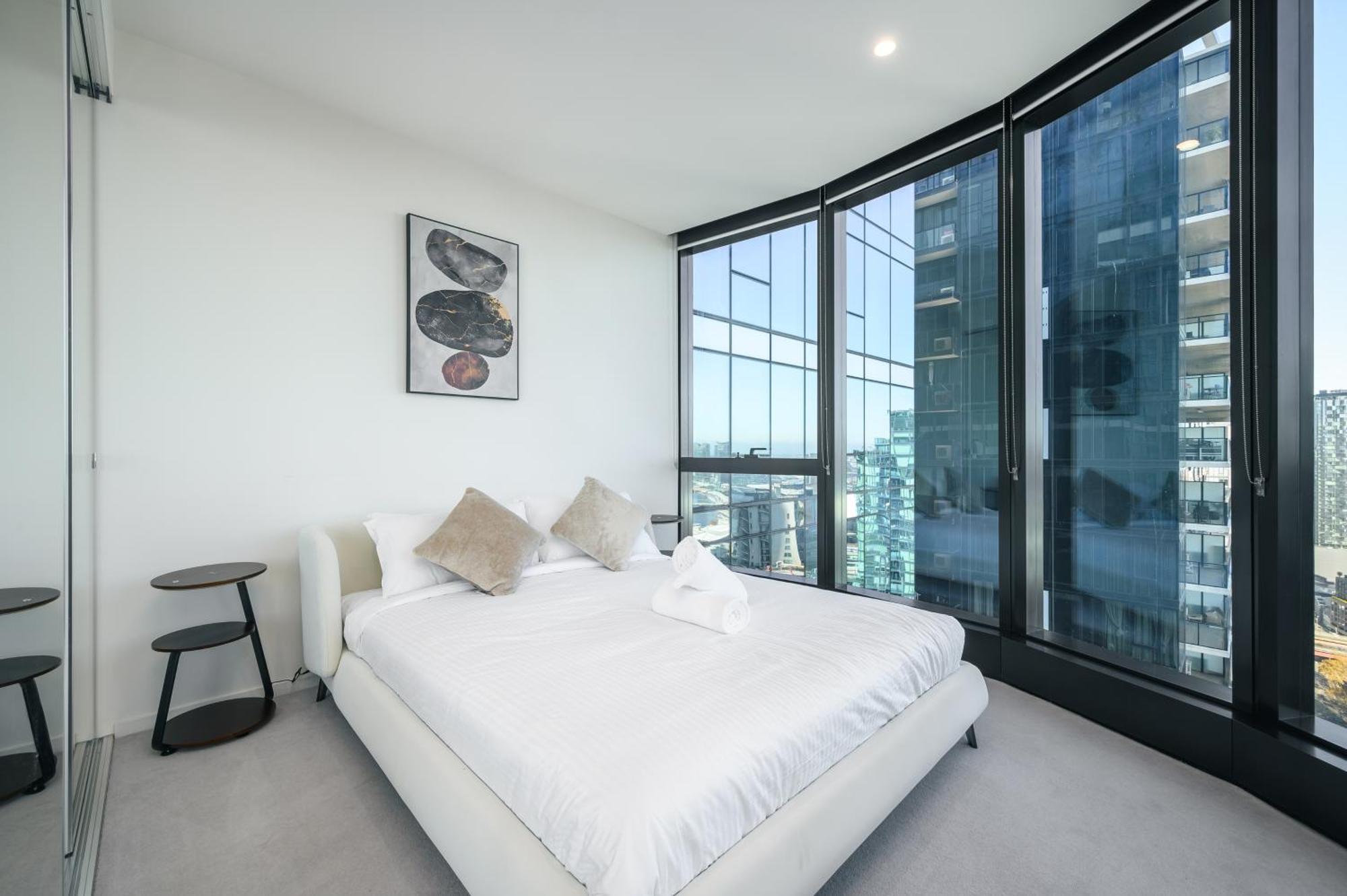 Apartment Elevated Lifestyle In Melb Landmark- Spacious 2b2b *