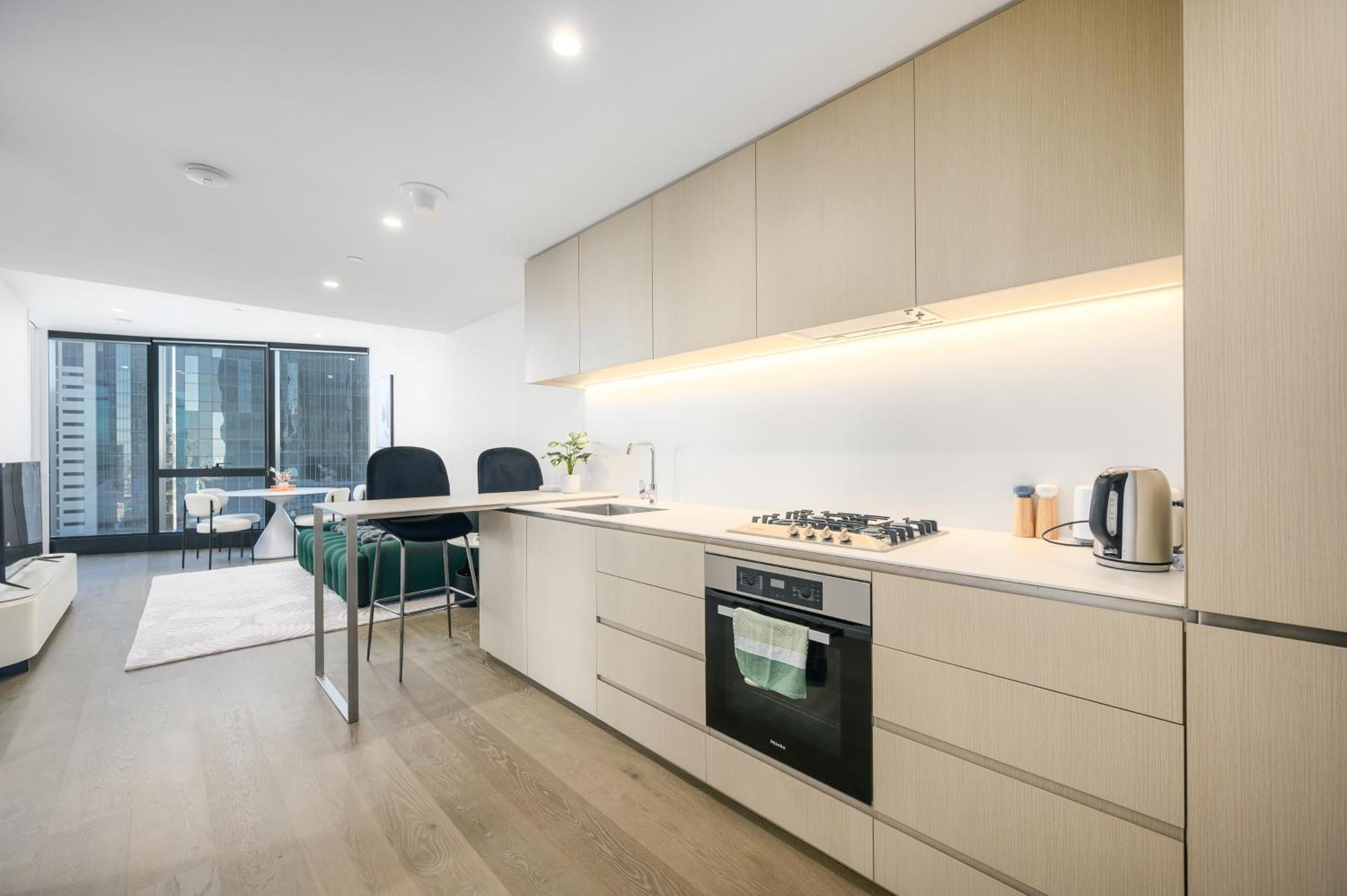 Elevated Lifestyle In Melb Landmark- Spacious 2b2b Melbourne