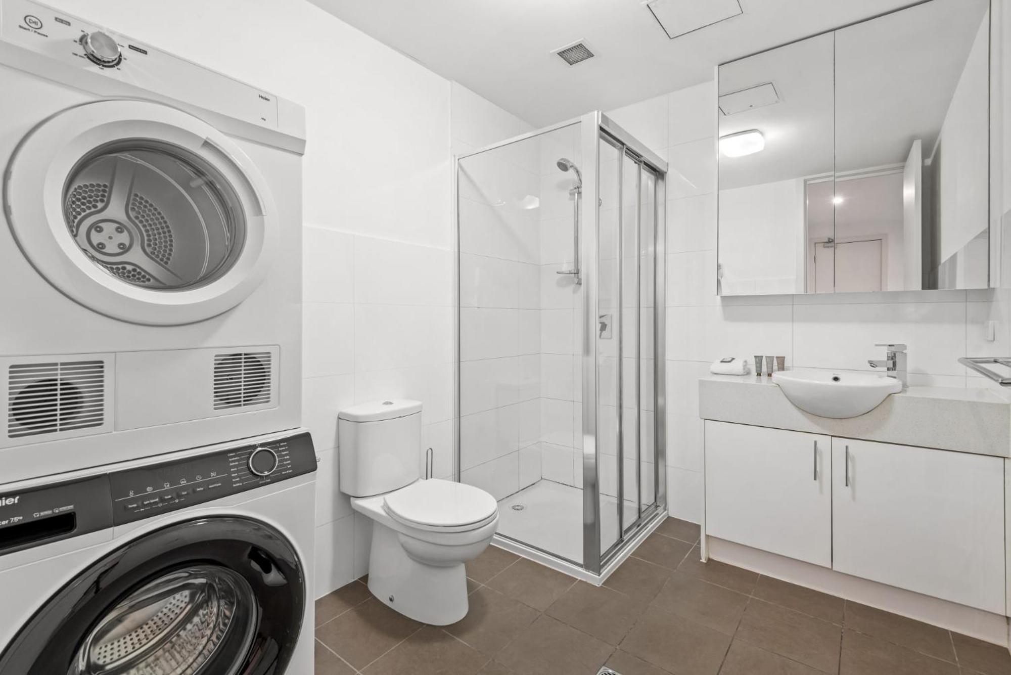 Cosy 1-bed With Balcony In Trendy St Kilda Apartment *