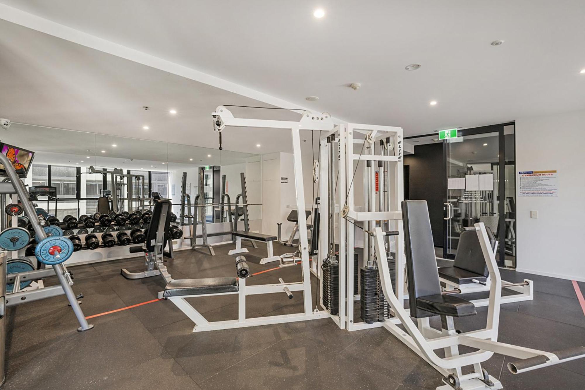 Apartment Spacious 1-bed Unit In Heart With Gym And Pool Melbourne