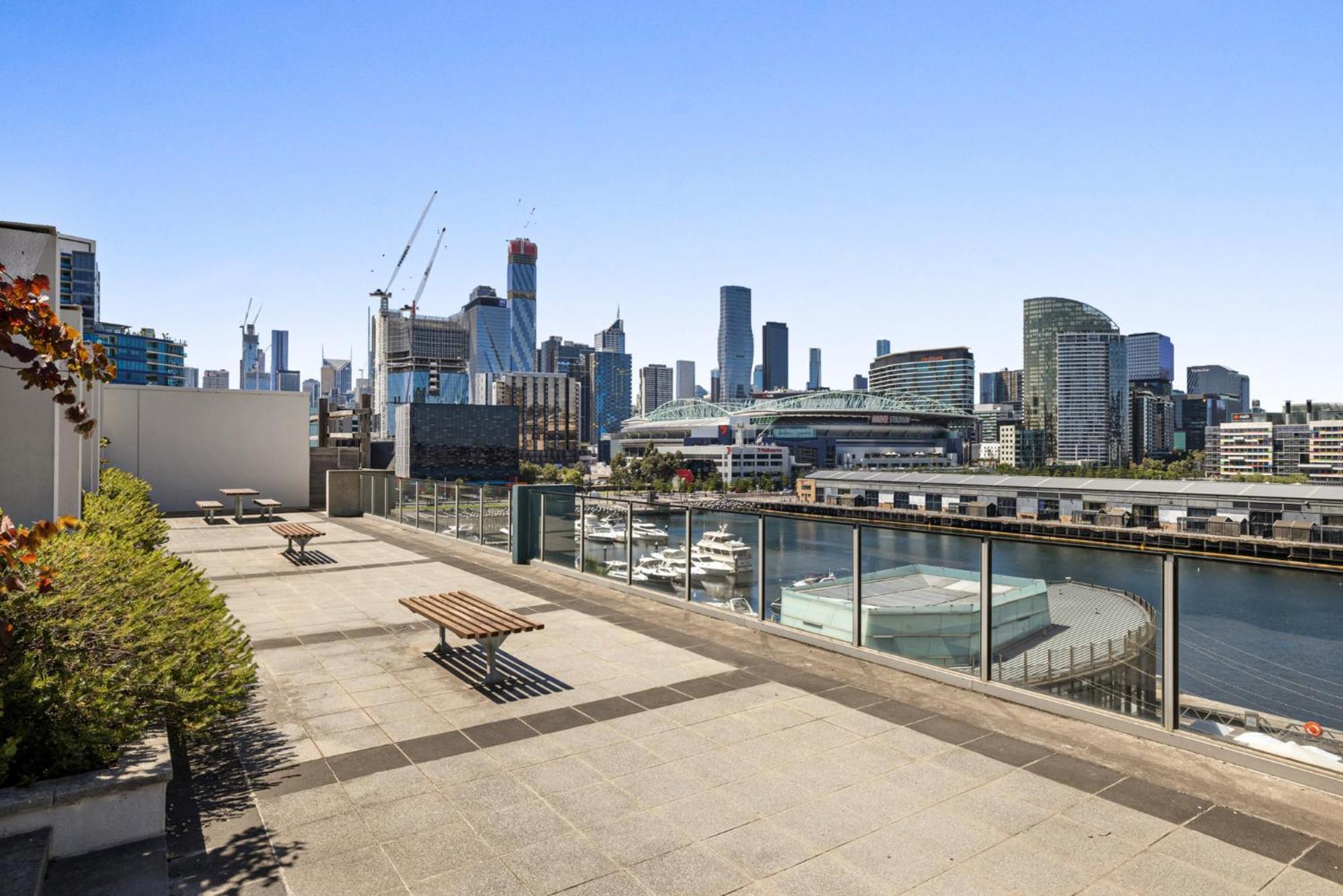 Spacious 1-bed Unit In Heart With Gym And Pool *