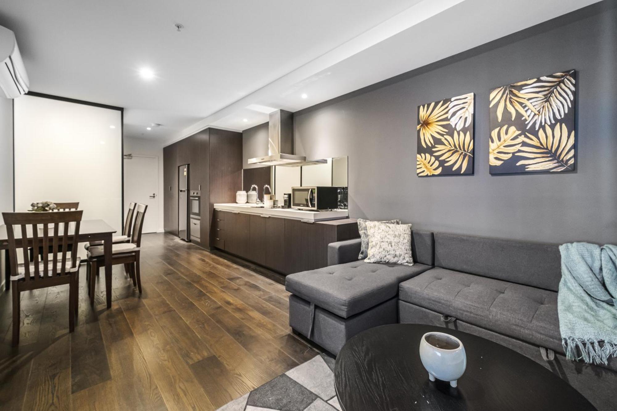 Dream 2br1ba Melbournepoolgym Apartment Melbourne